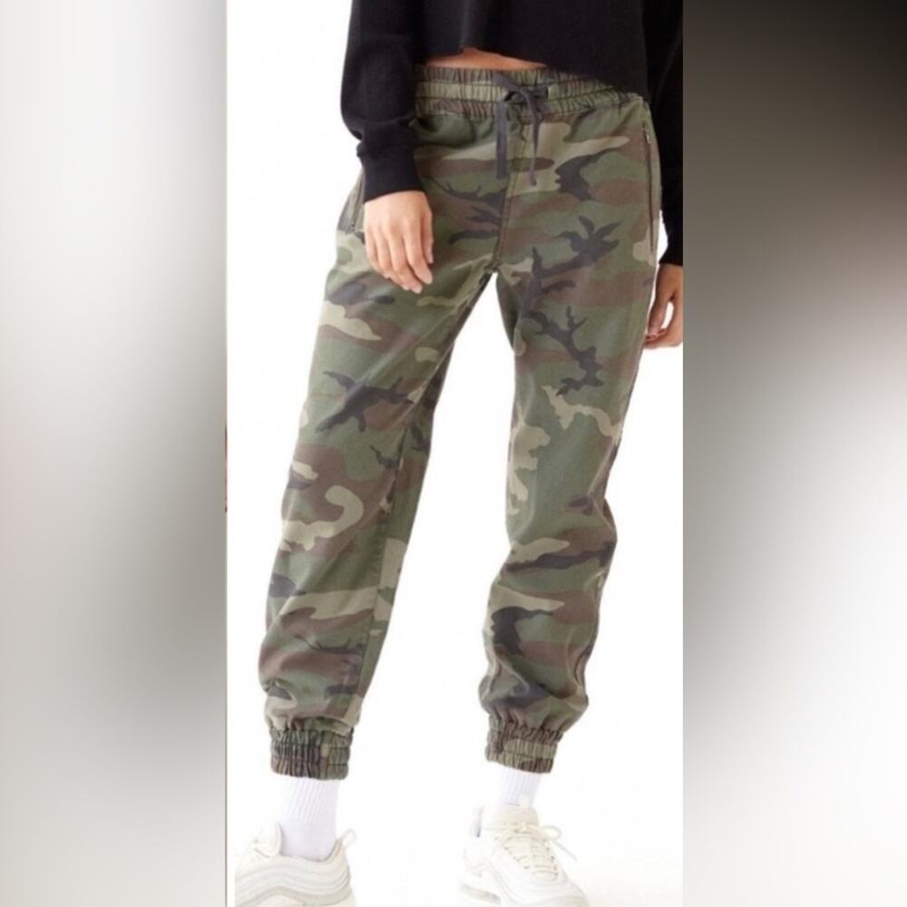 Aritzia Tna New Alix Pant Joggers Camo Size XS